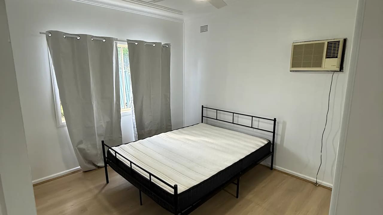 Room in a share house