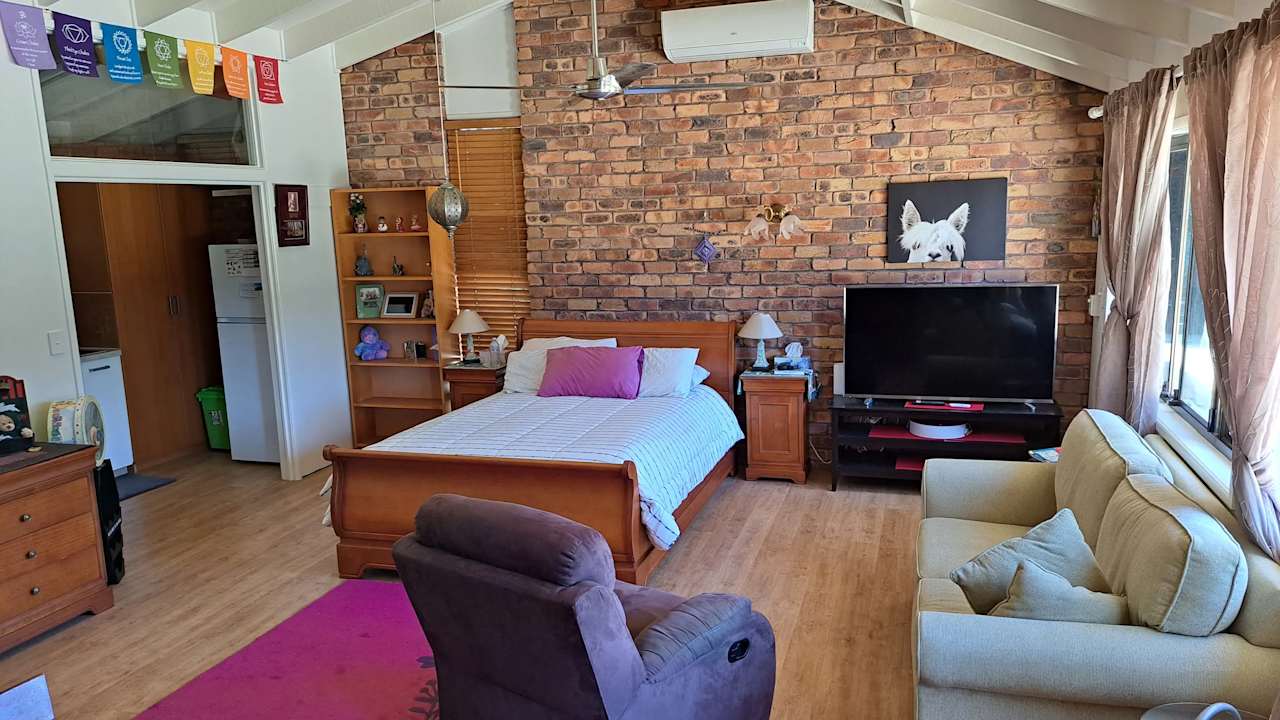 Furnished room with own bathroom