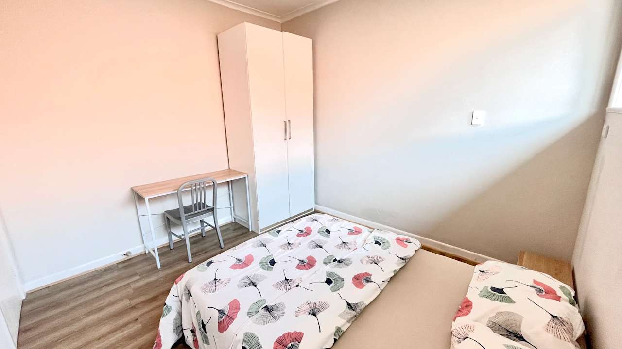 Furnished room in a flatshare