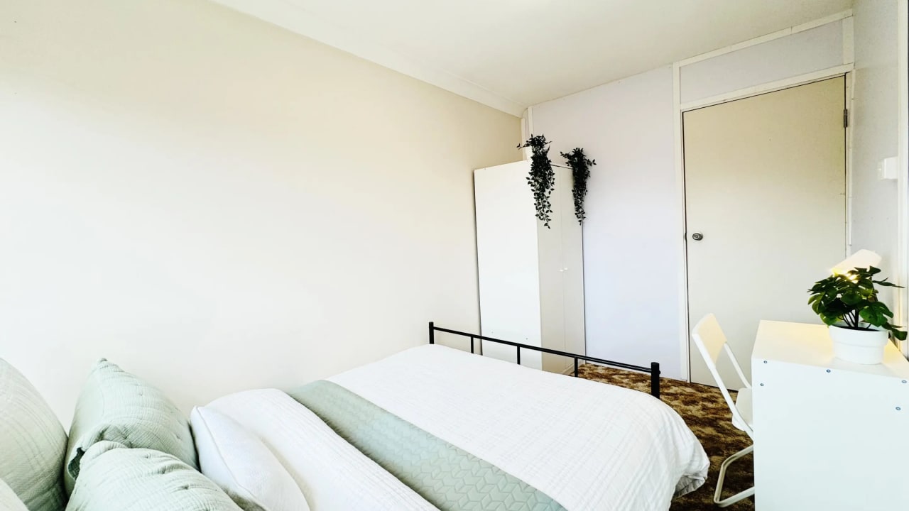 Furnished room in a flatshare