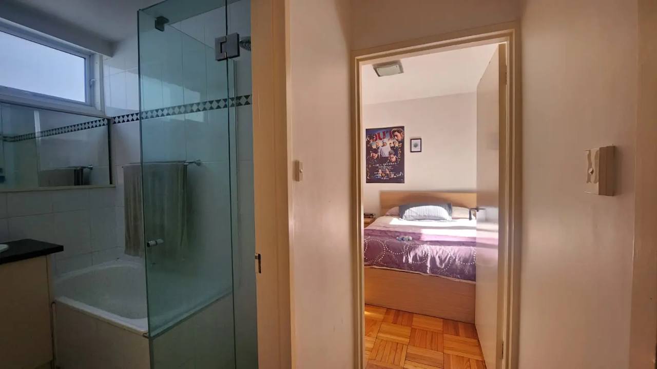 Furnished room in a flatshare