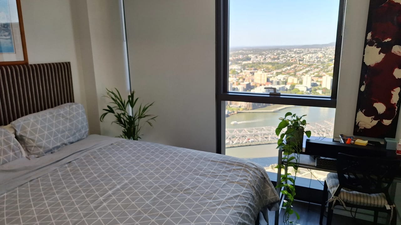 Furnished room with ensuite in a flatshare