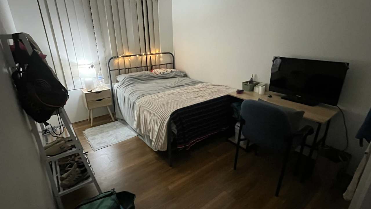 Furnished room in a flatshare