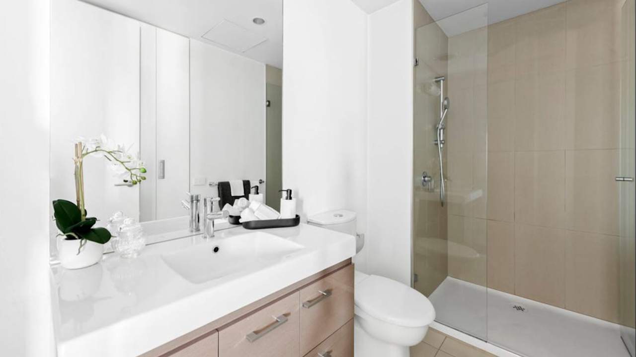 Unfurnished room with own bathroom