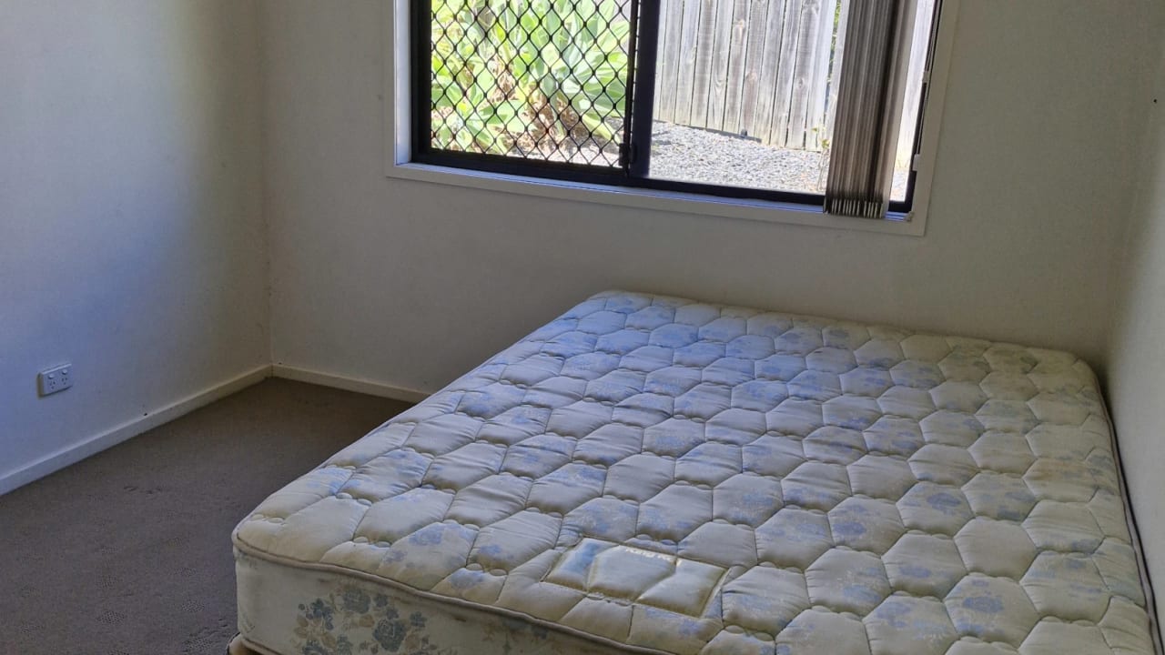Room in a share house