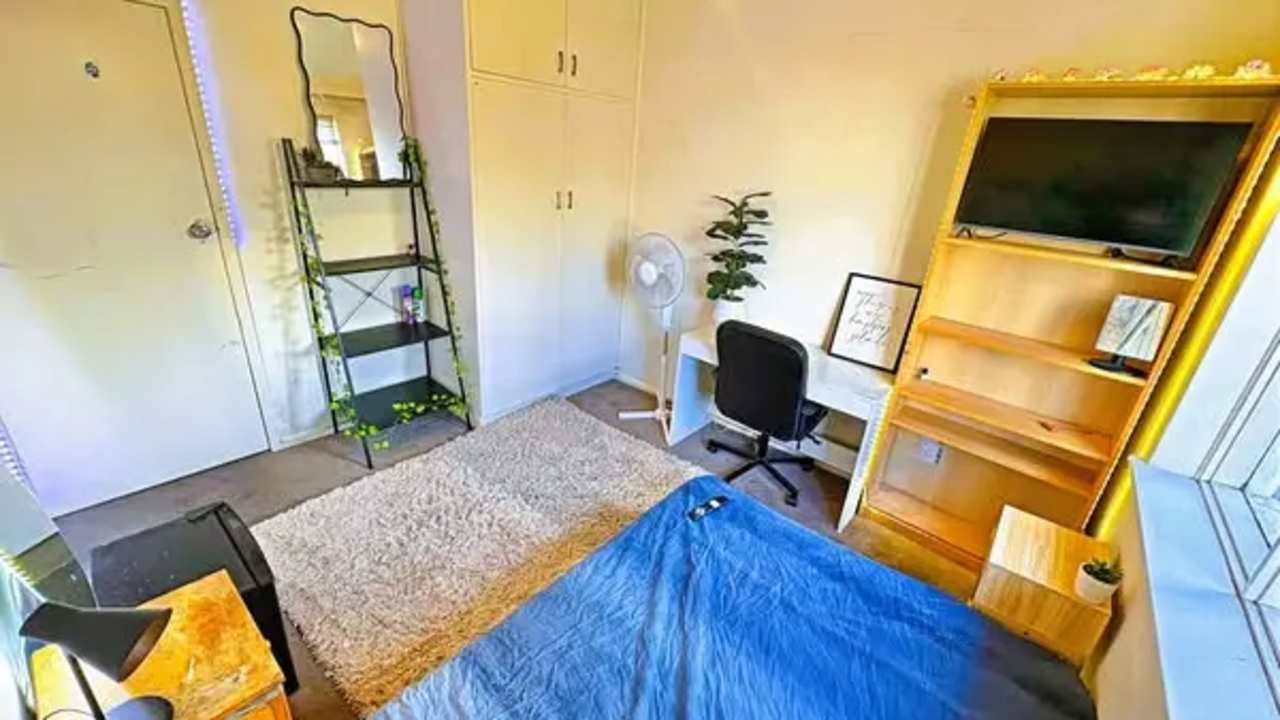 Furnished room in a flatshare