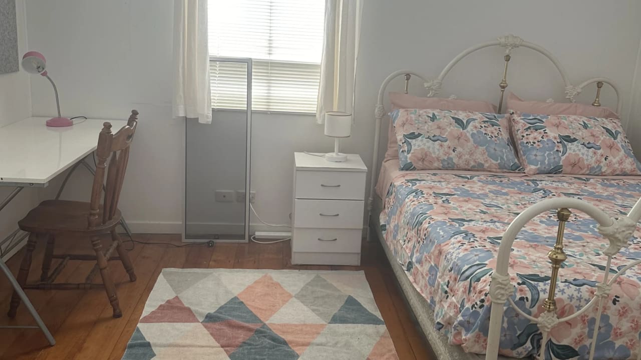 Furnished room in a share house