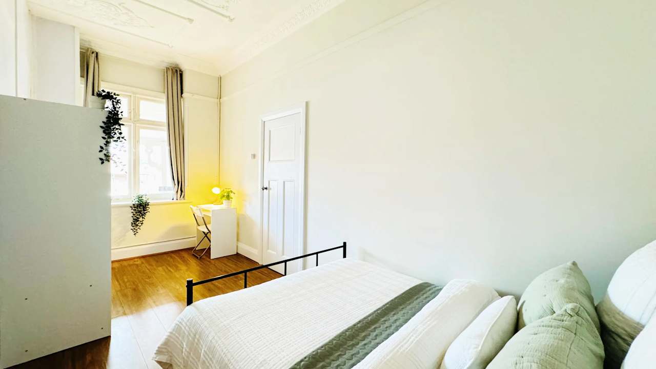 Furnished room in a share house