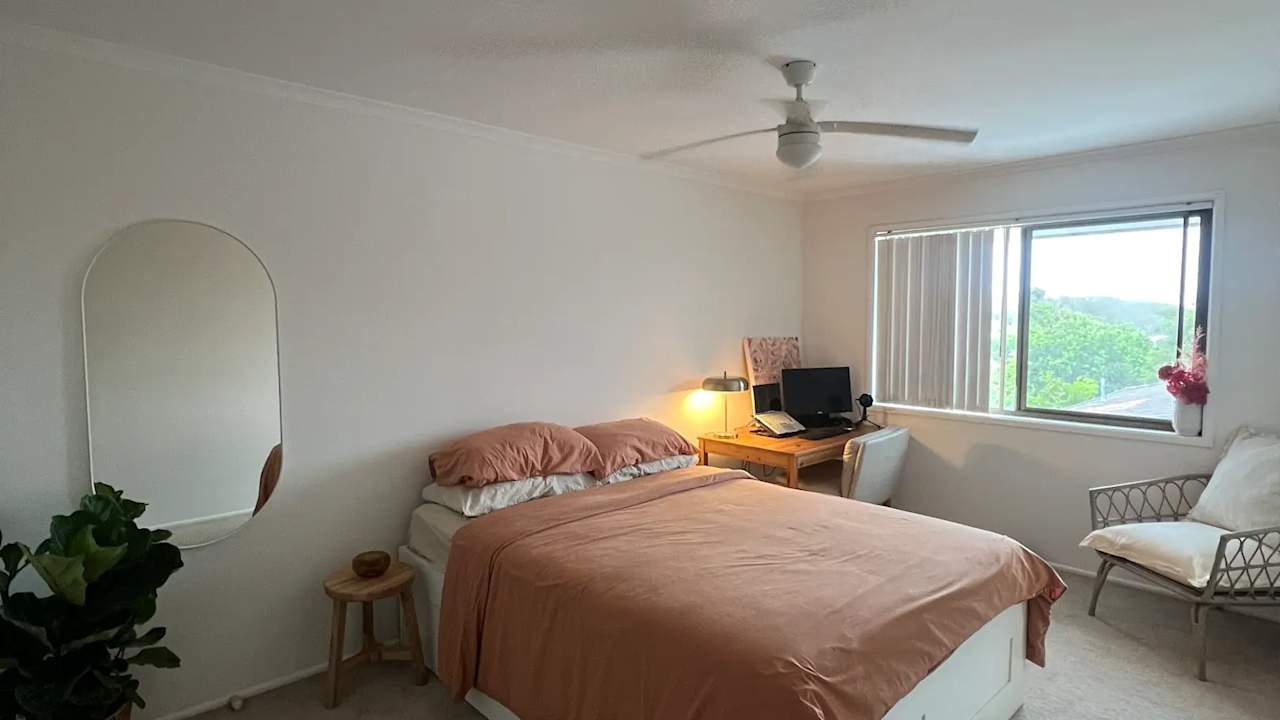 Furnished room in a flatshare