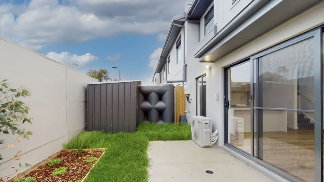 Furnished room in a share house