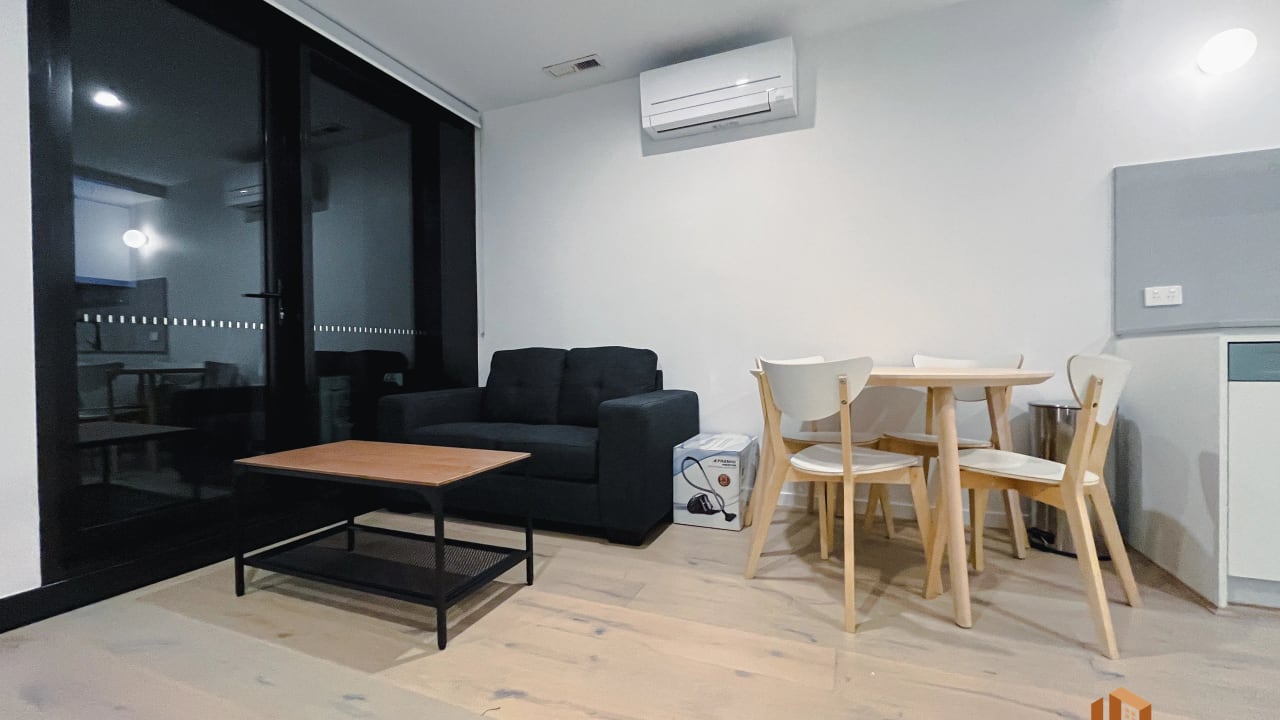 Furnished room with ensuite in a flatshare