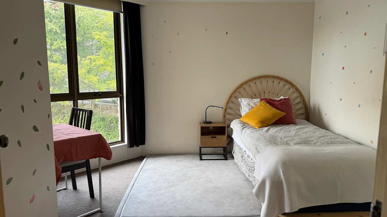 Furnished room in a share house