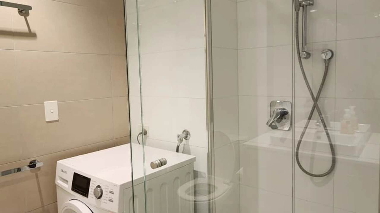 Furnished room with ensuite in a flatshare