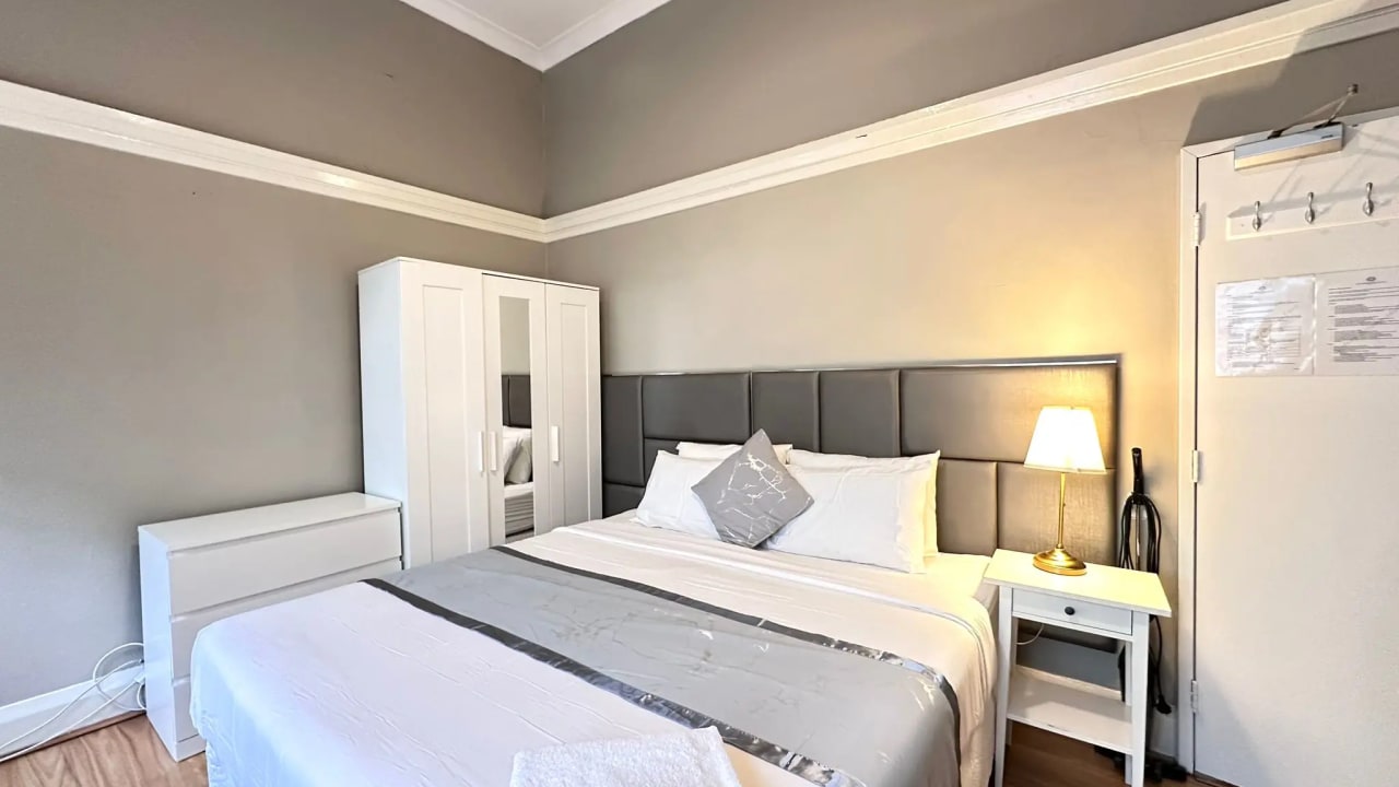 Furnished room in a share house