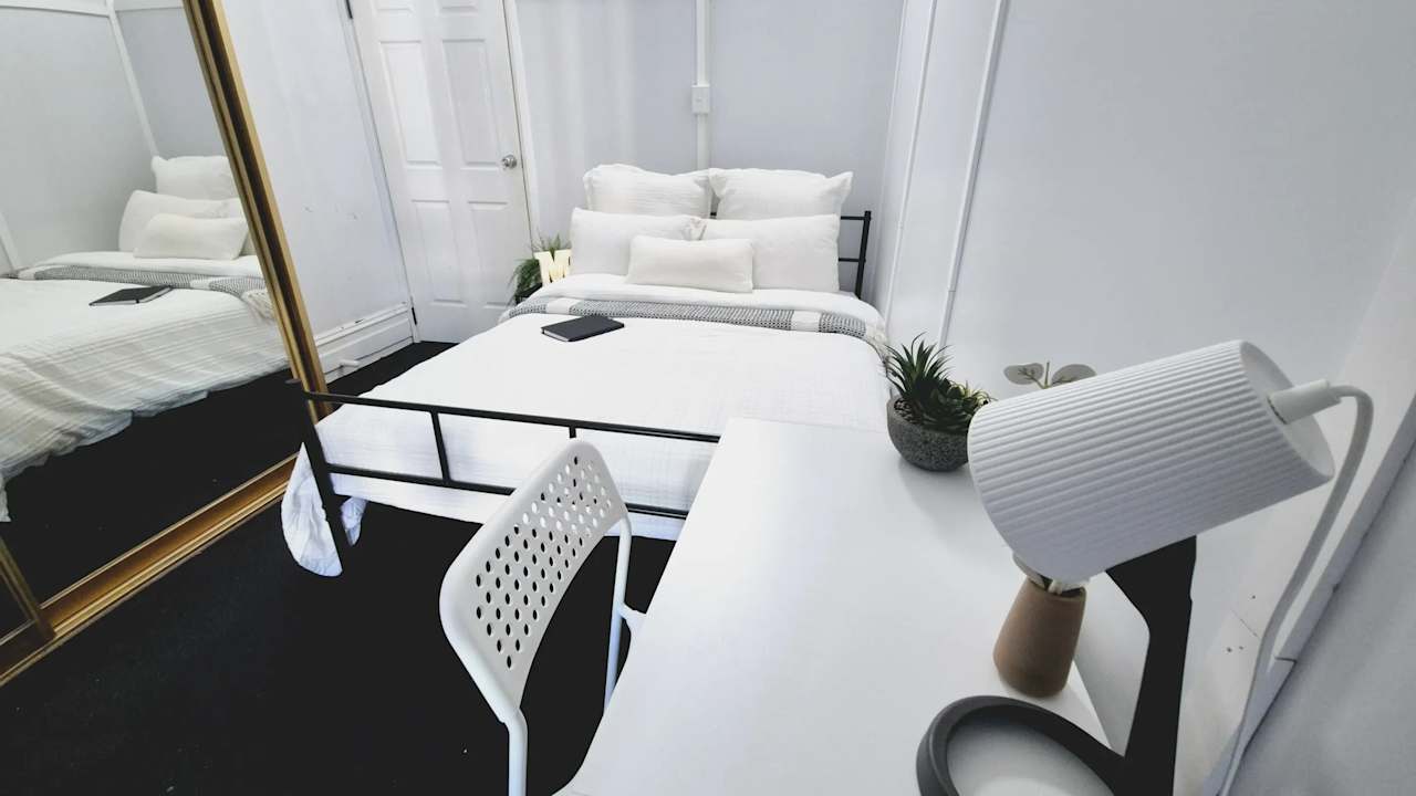 Furnished room in a flatshare