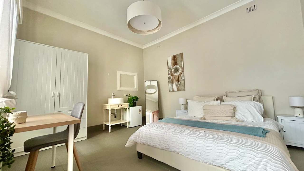 Furnished room in a share house