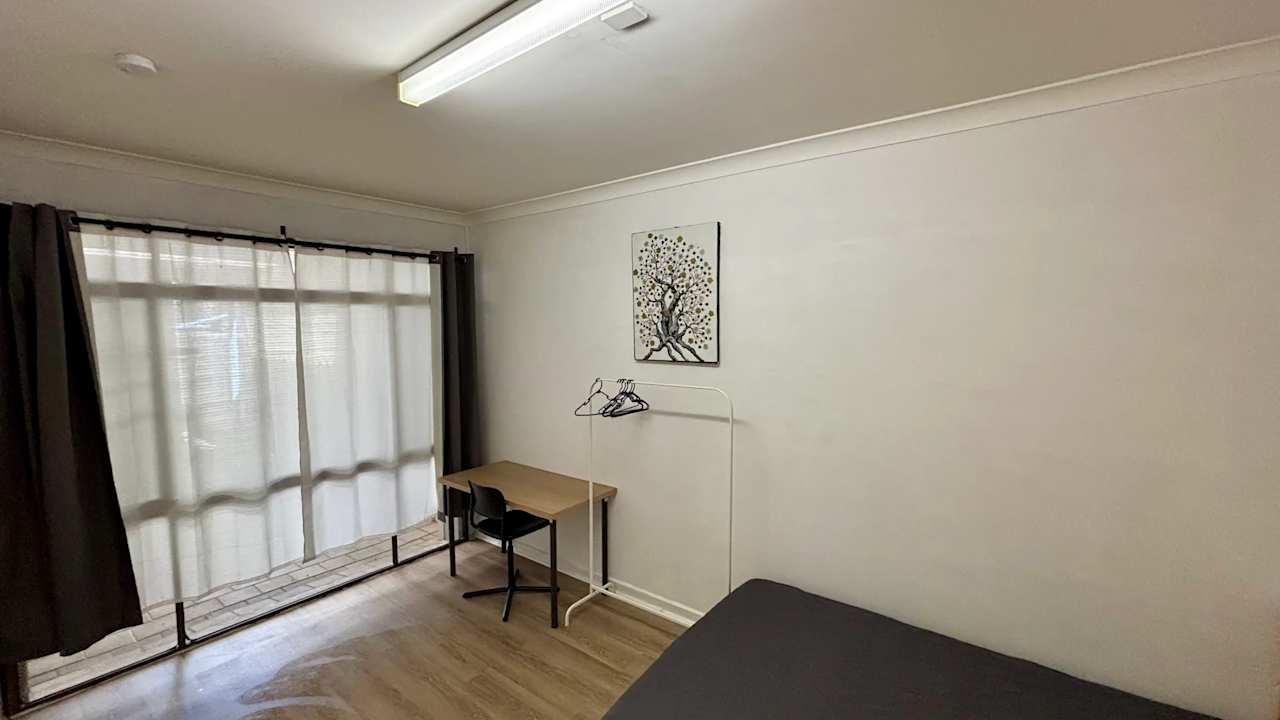 Room in a share house
