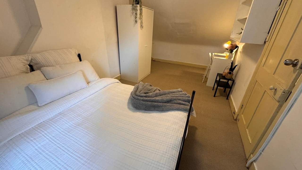 Furnished room in a share house