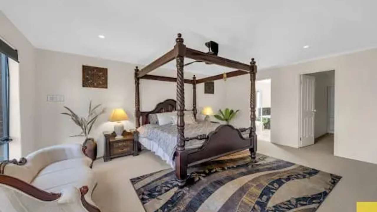 Furnished room with ensuite in a share house