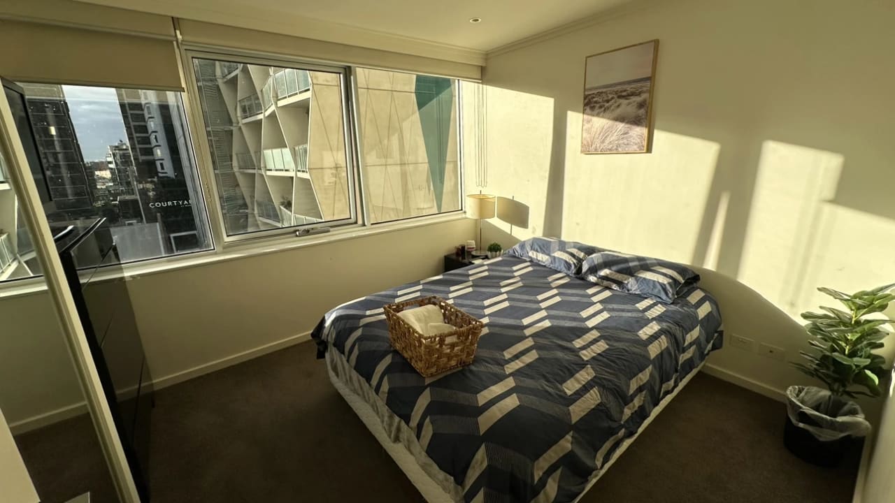 Furnished room in a flatshare