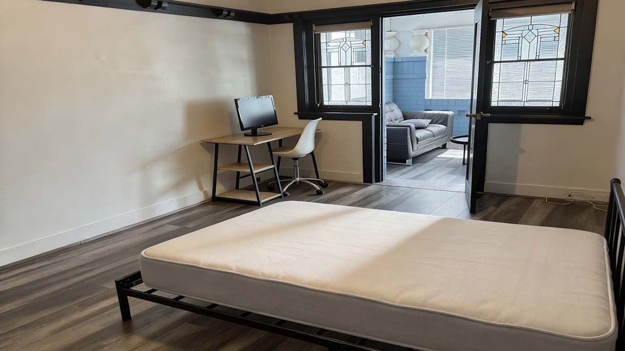 Room in a share house