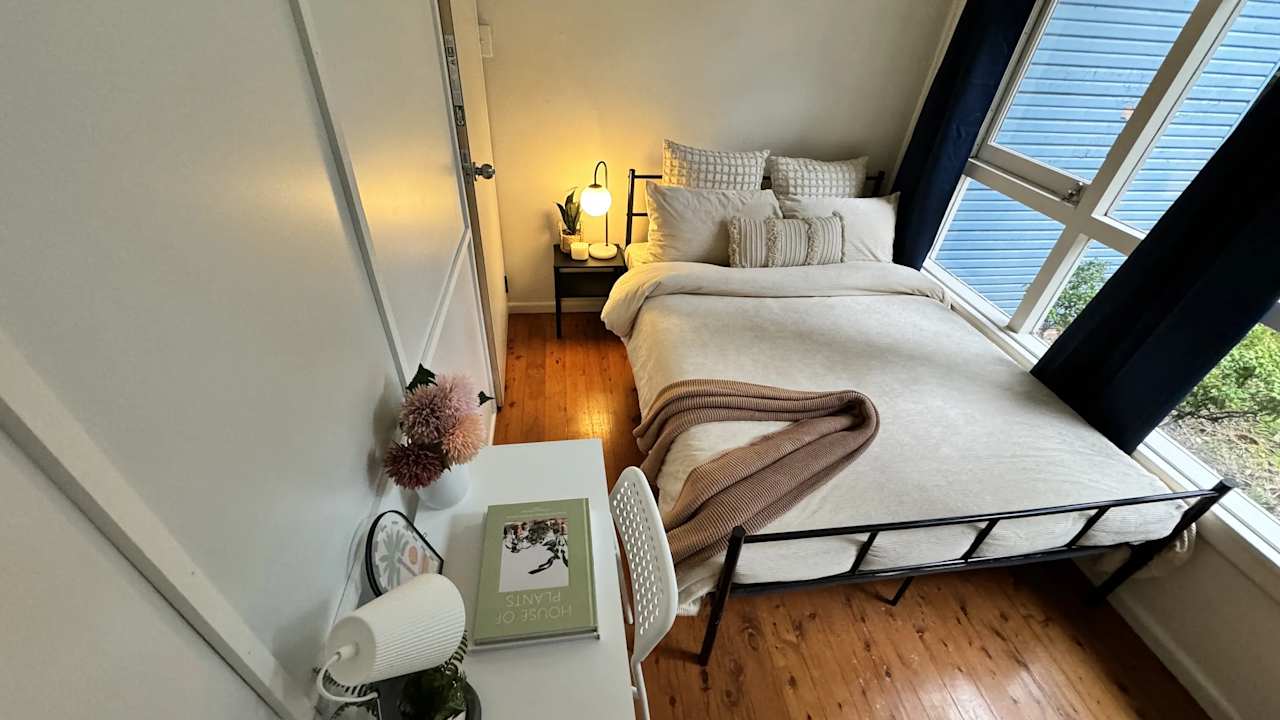 Furnished room in a flatshare