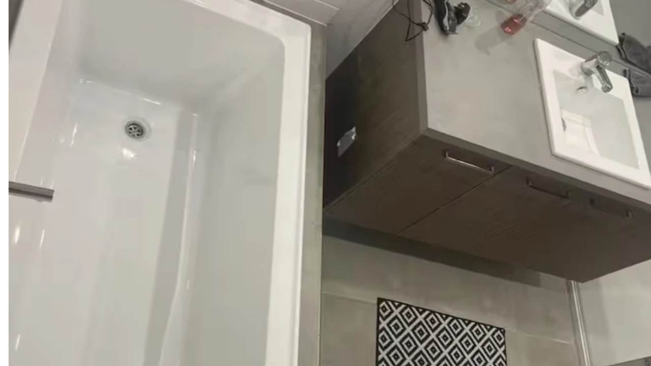 Furnished room in a share house