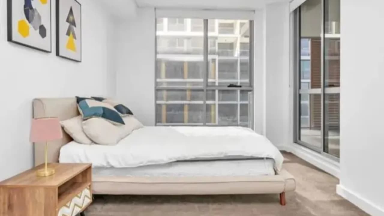 Furnished room with ensuite in a flatshare