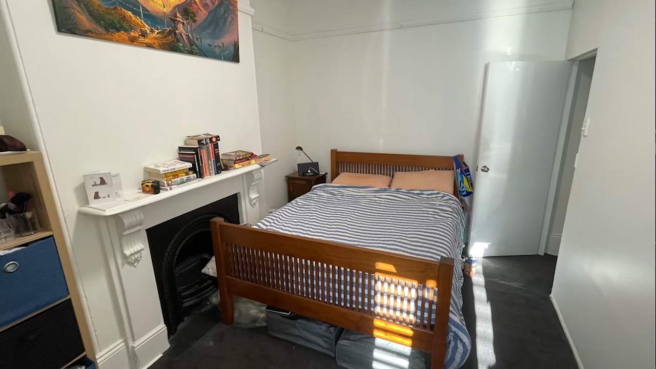 Furnished room in a flatshare