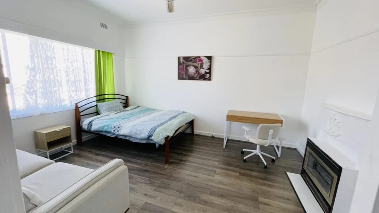 Room in a share house