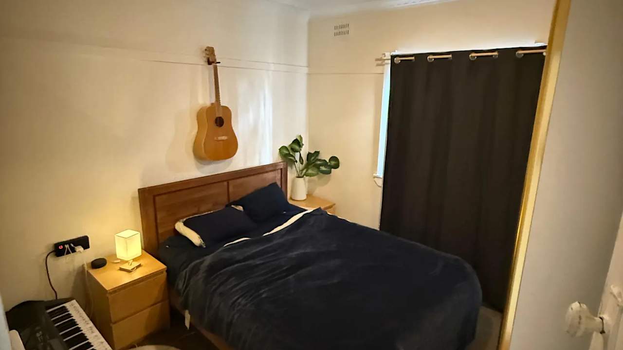 Furnished room in a flatshare