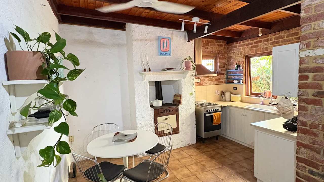 Room in a share house