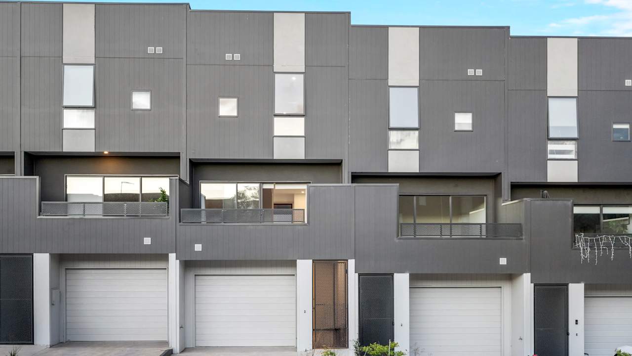 Unfurnished room with own bathroom