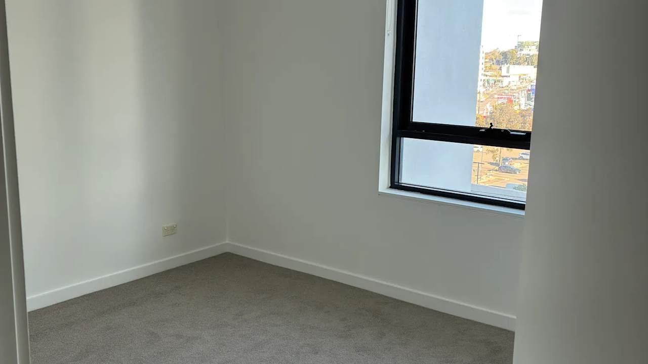 Unfurnished room with own bathroom