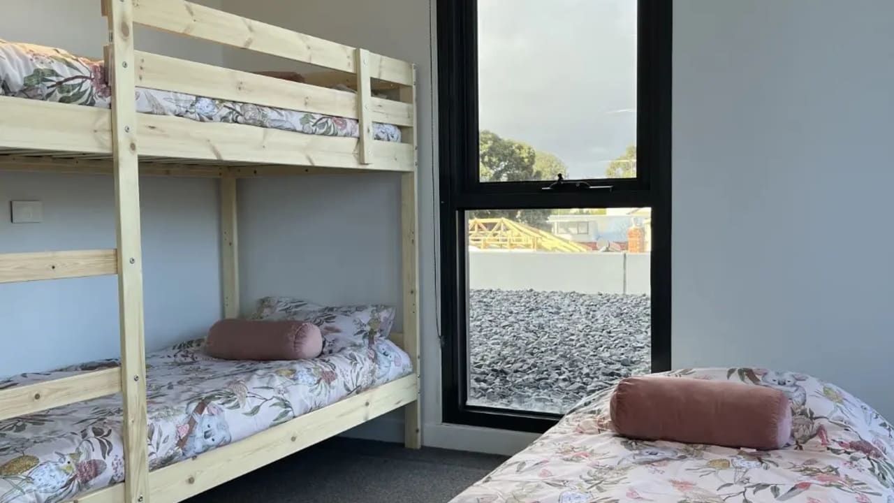Furnished room with ensuite in a flatshare