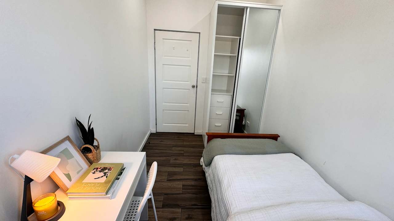 Furnished room in a share house