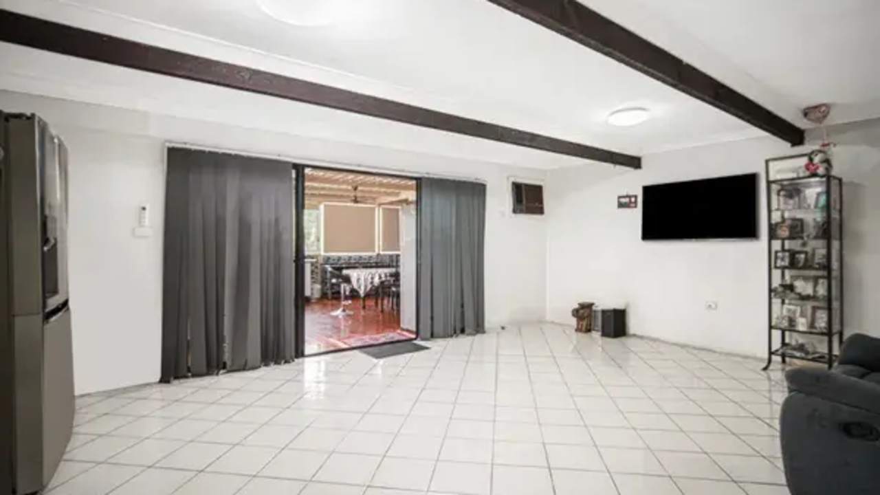 Whole property with 1 room for rent