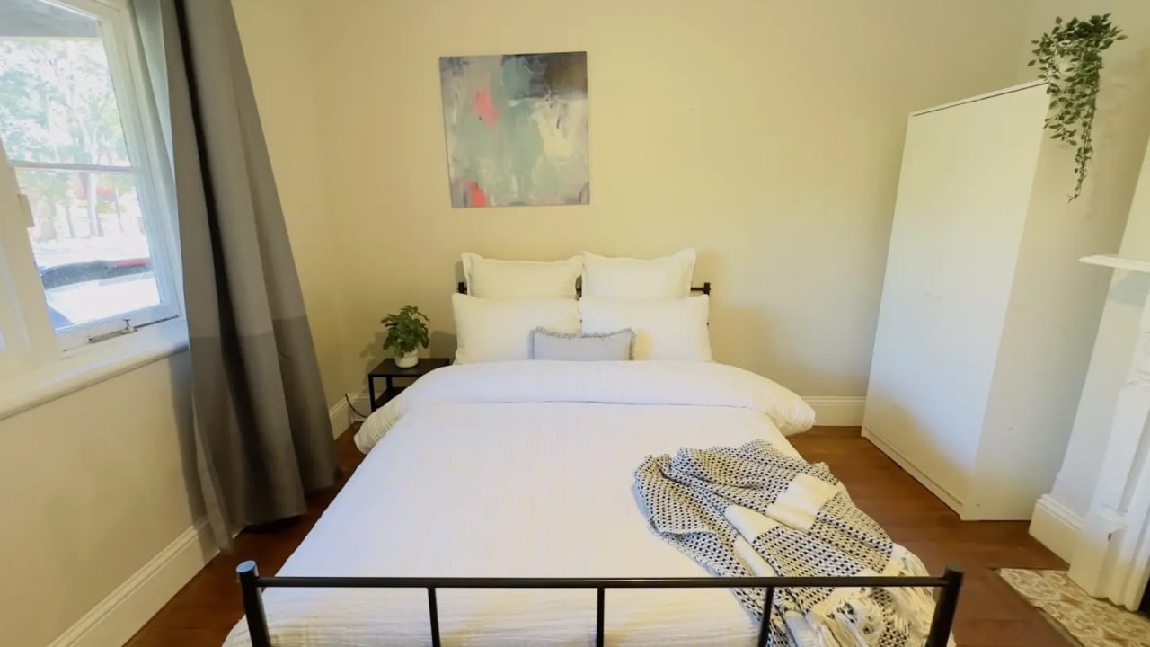Furnished room in a share house