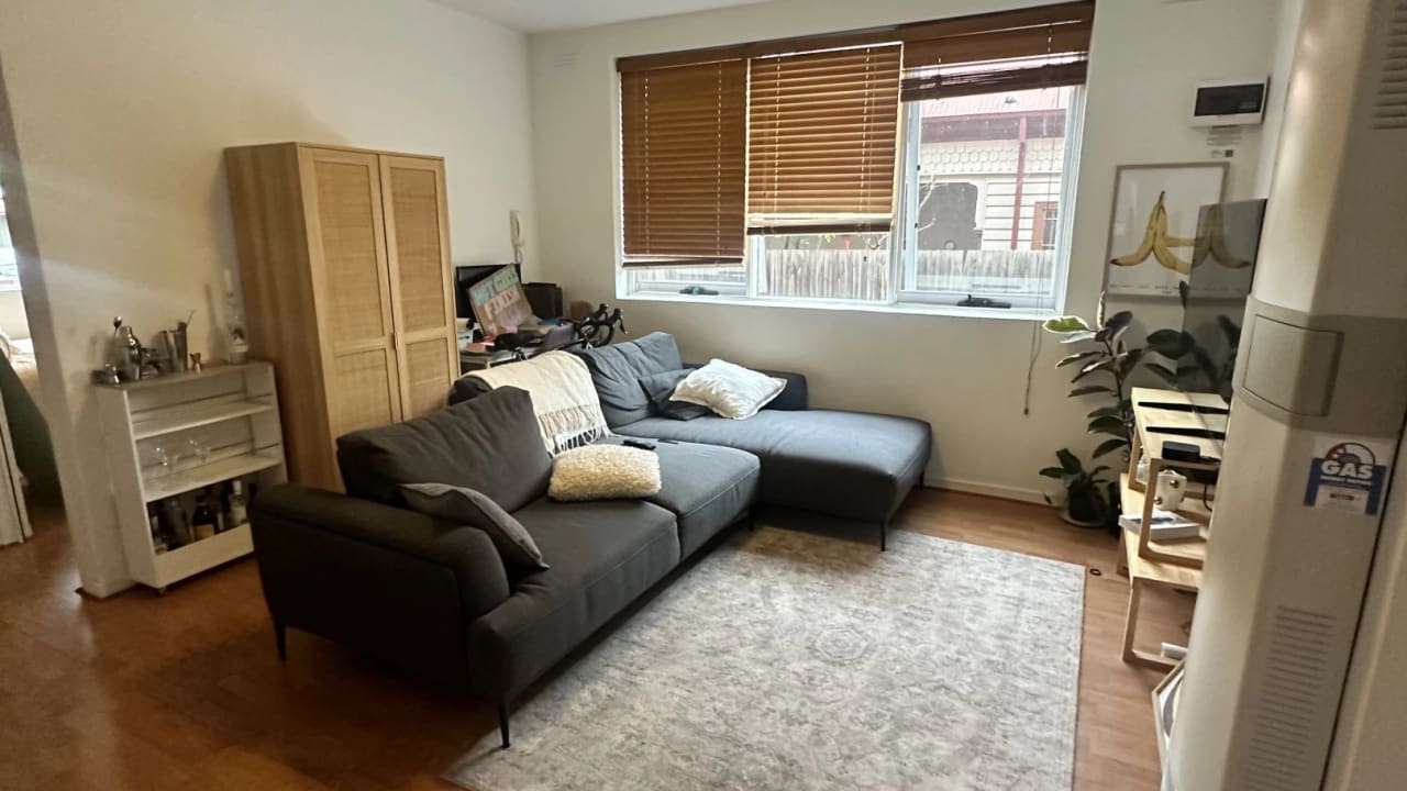 Furnished room in a flatshare