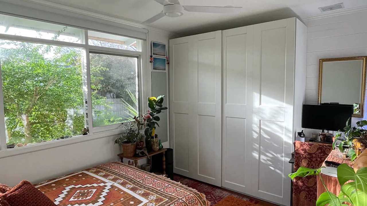 Unfurnished room in a flatshare