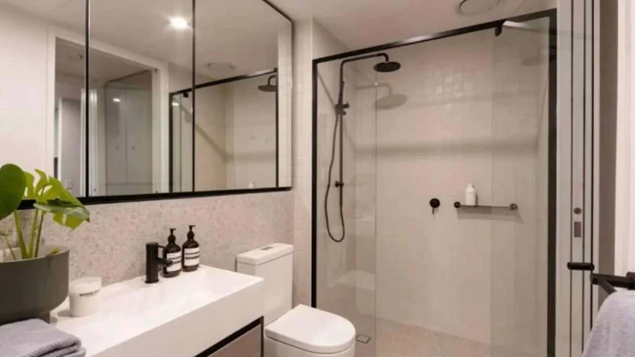 Unfurnished room with own bathroom