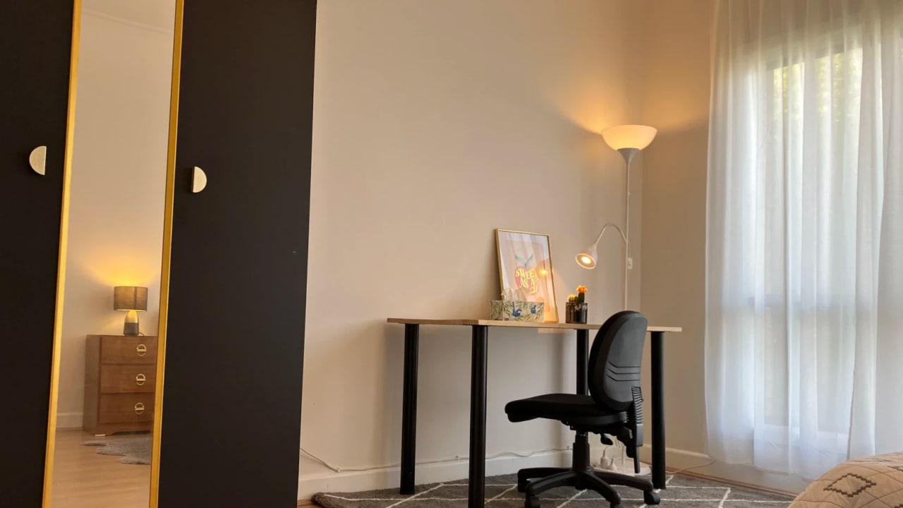 Furnished room in a share house