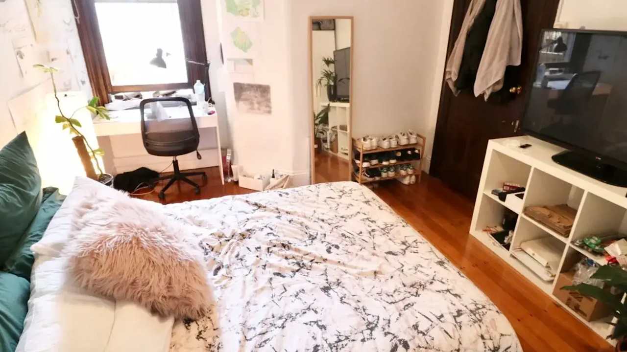 Room in a share house