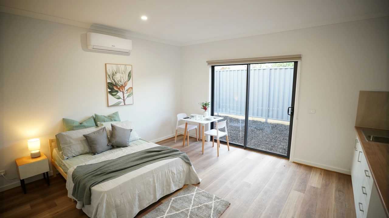 Furnished room with ensuite in a flatshare
