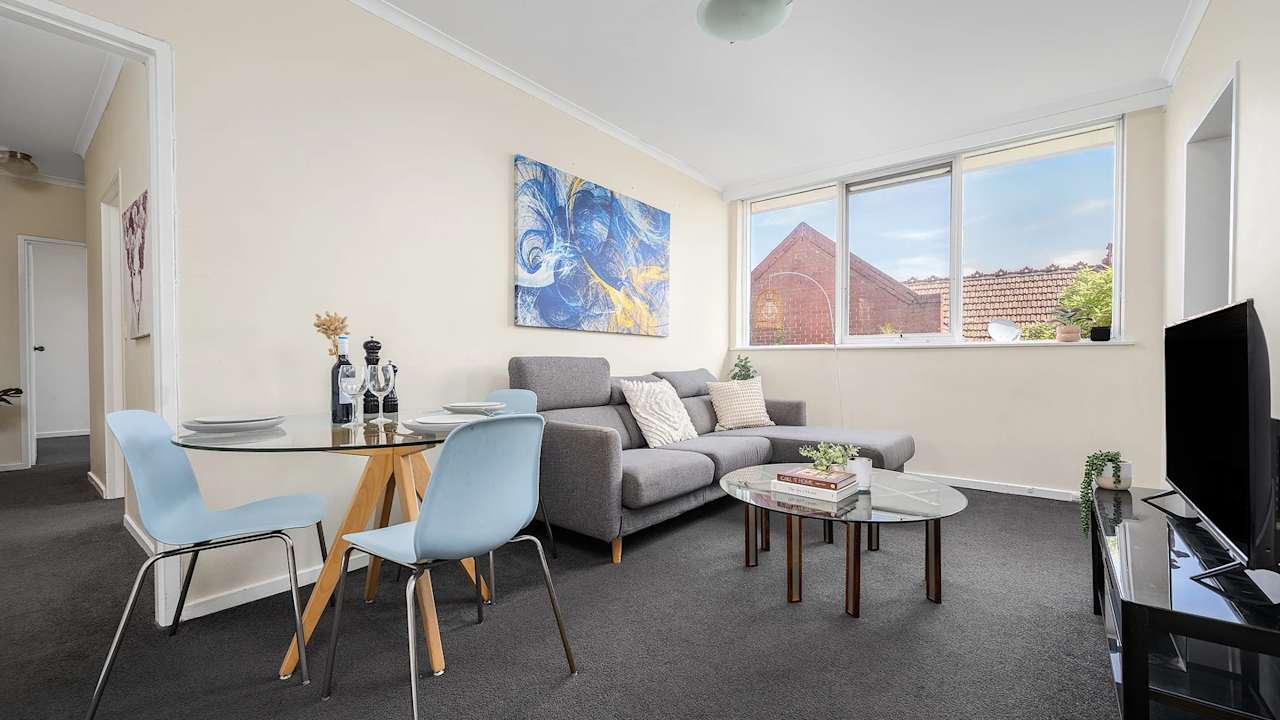 Whole property with 2 rooms for rent