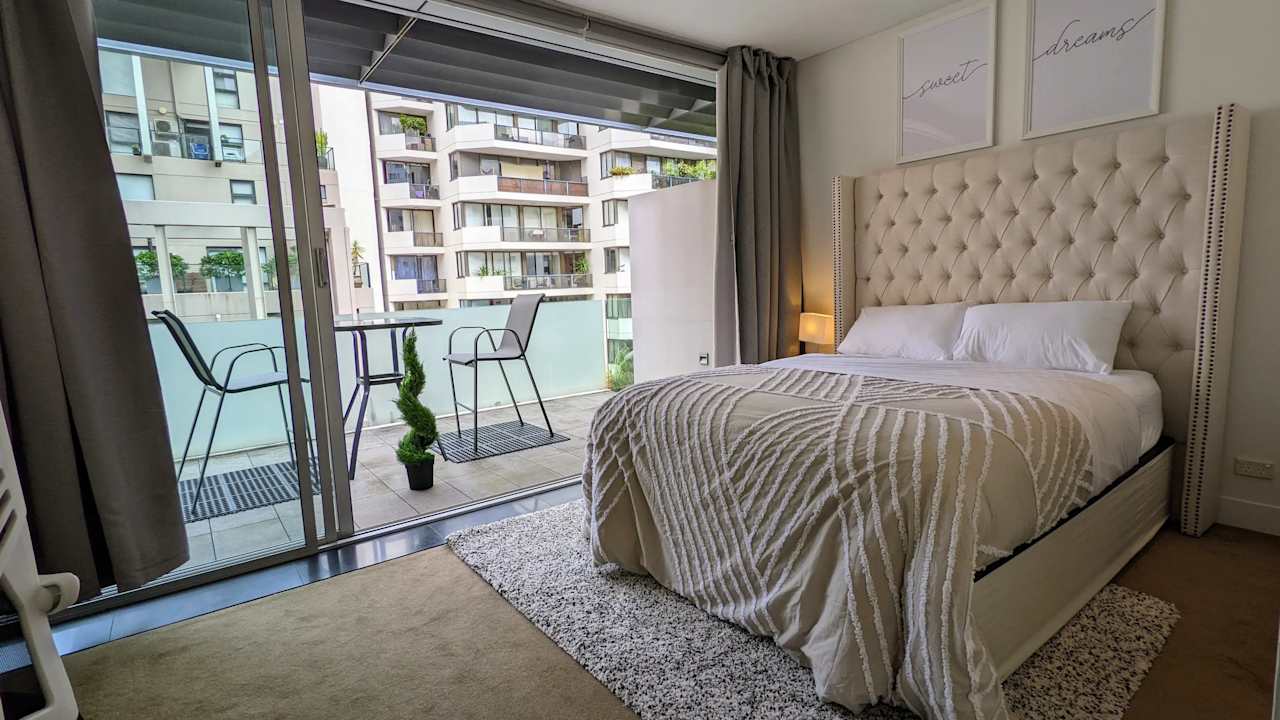 Furnished room with ensuite in a flatshare
