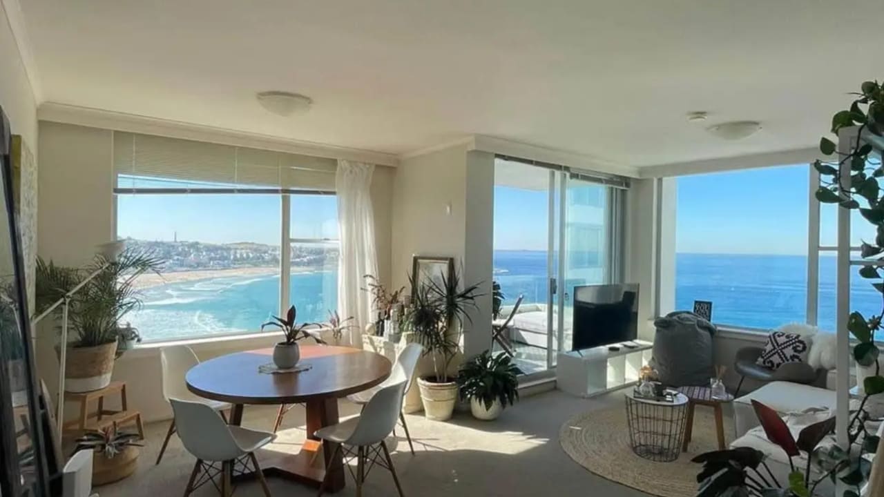 Furnished room in a flatshare