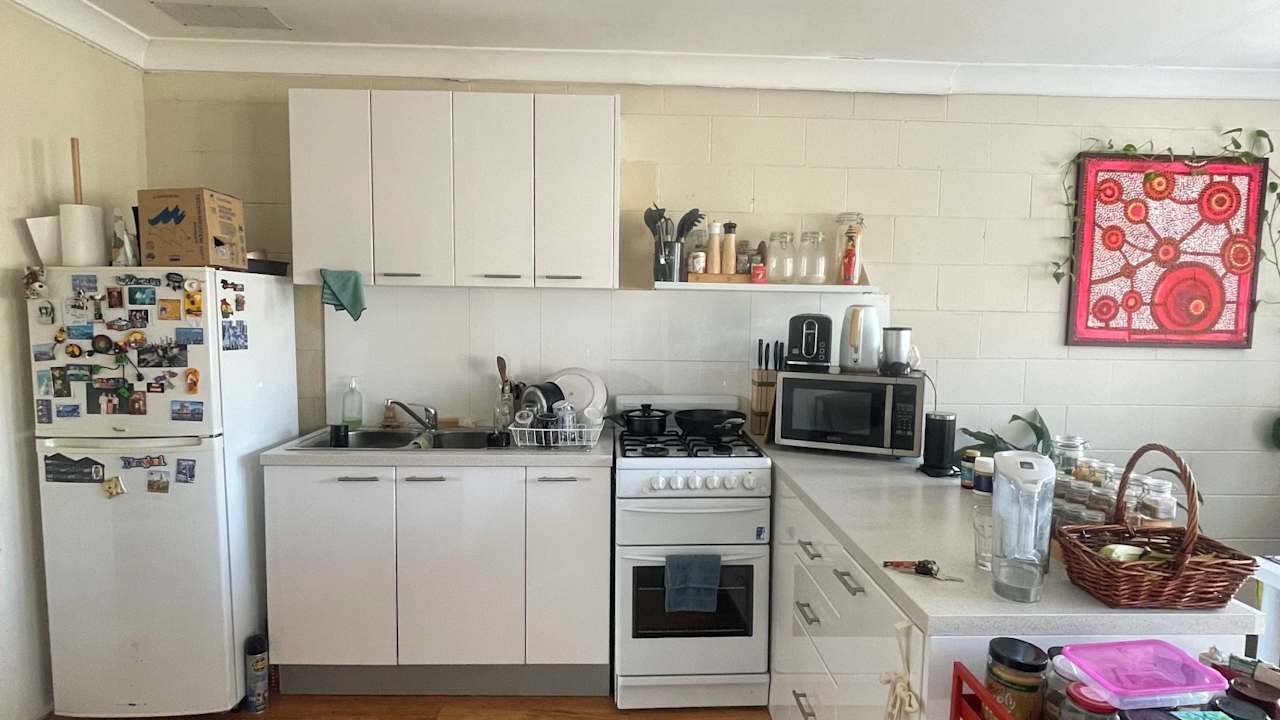 Whole property with 1 room for rent