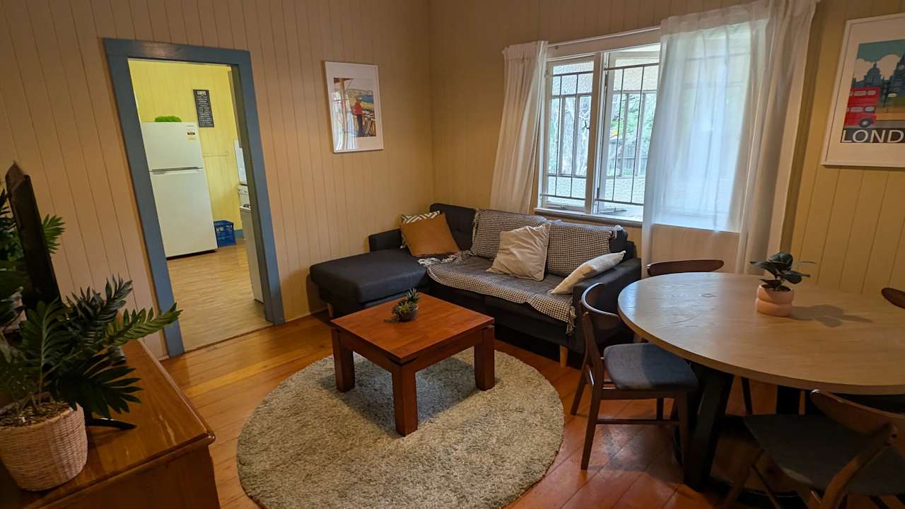 Whole property with 4 rooms for rent