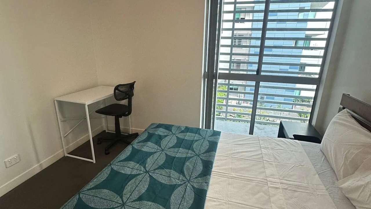 Furnished room in a flatshare